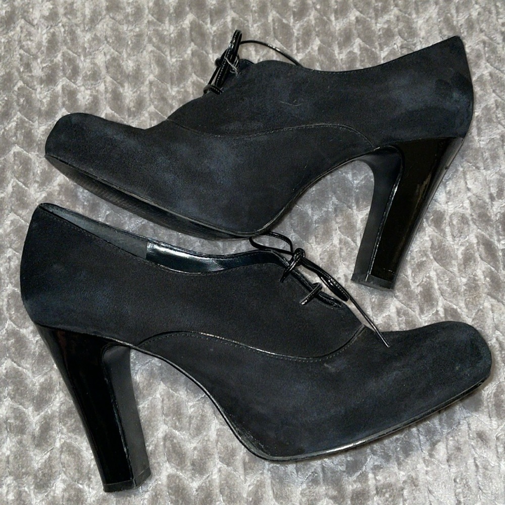 Nine West Black‎ Heels with Peek A Boo Bow Ties.  Size 9.